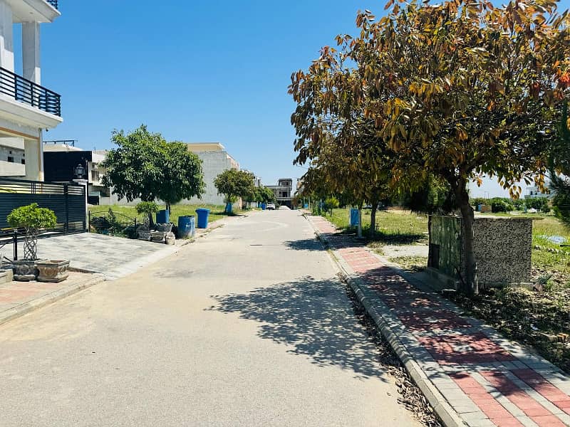 Ready to Construct 10 Marla Plot for Sale 6