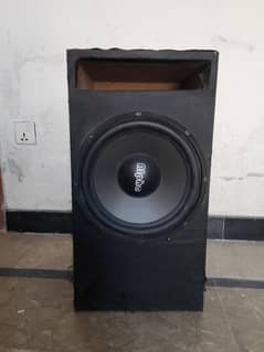 Amplifier and woofer