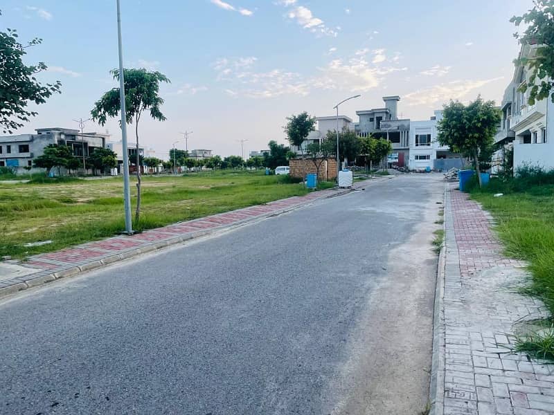 1 kanal Plot in C block for Sale 2
