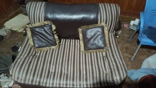 Sofa set 6 seater urgent sale.