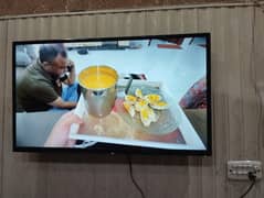LED 42 inches android with box and remote condition 10/10