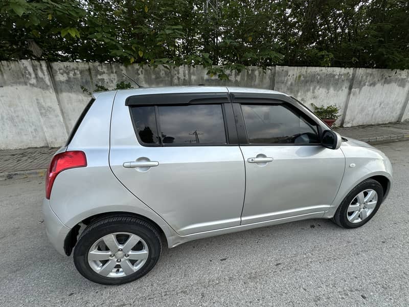 Suzuki Swift 1.3 Automatic with Navigation 8