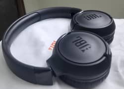 JBL Wireless Blutooth Headphones