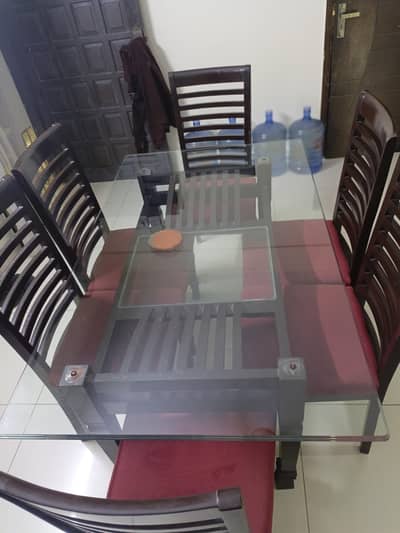 Dinning Table for sale.