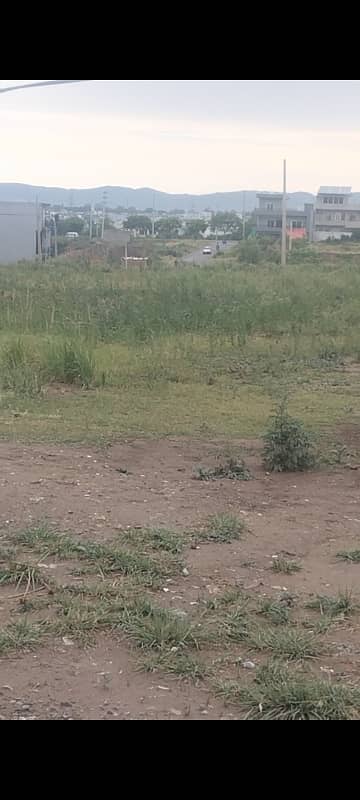 PLAYGROUND FACING WITH EASY ACCESS 1