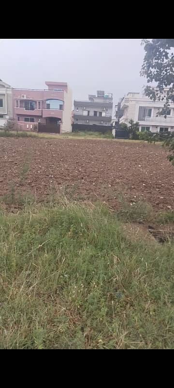 PLAYGROUND FACING WITH EASY ACCESS 3