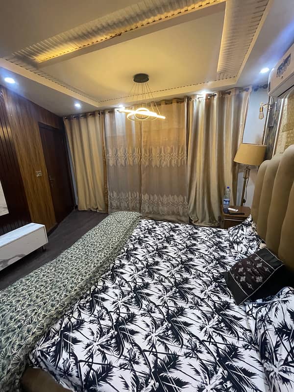 Per day Facing Eiffel Tower view studio apartment 5