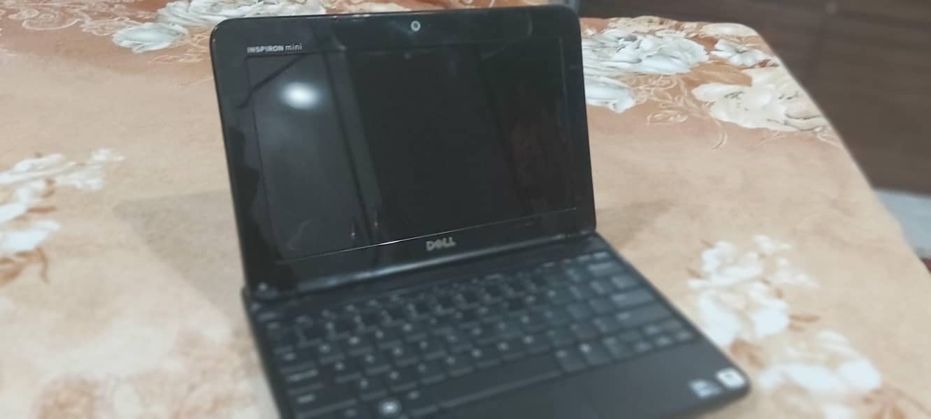 it's screen doesn't work and the keyboard works 0