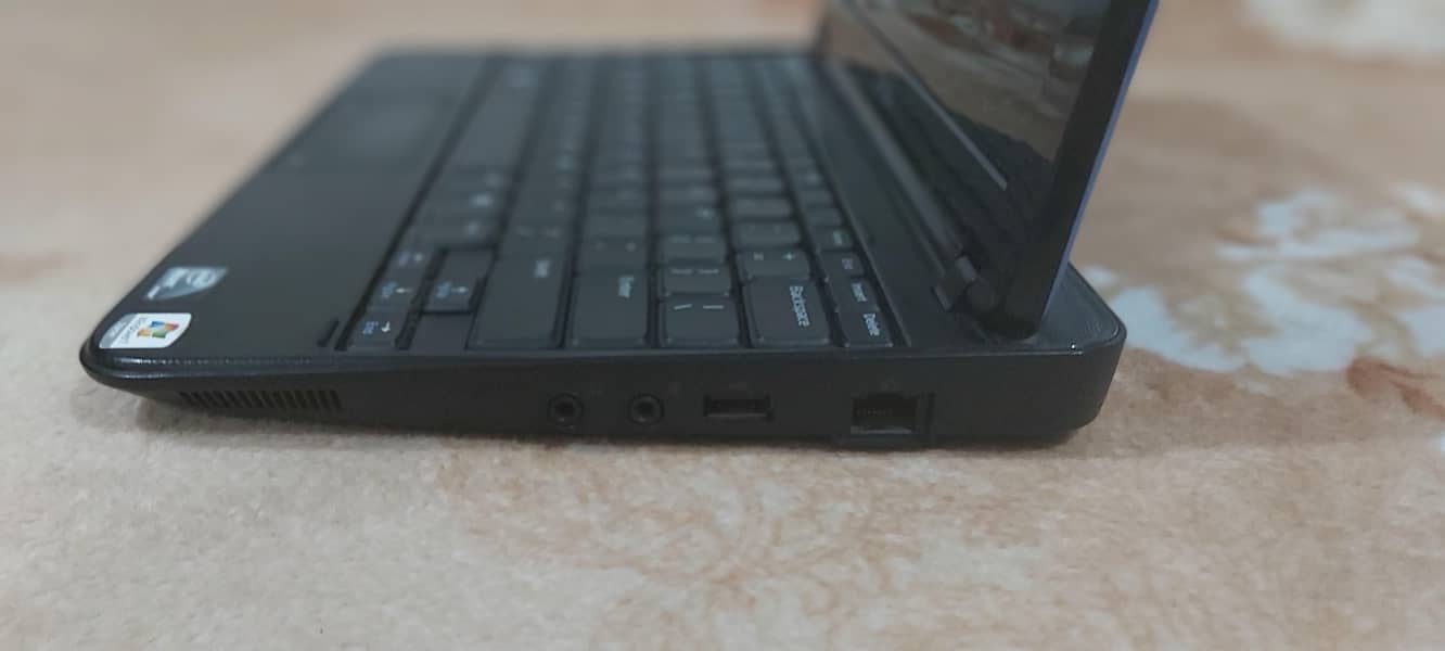 it's screen doesn't work and the keyboard works 3