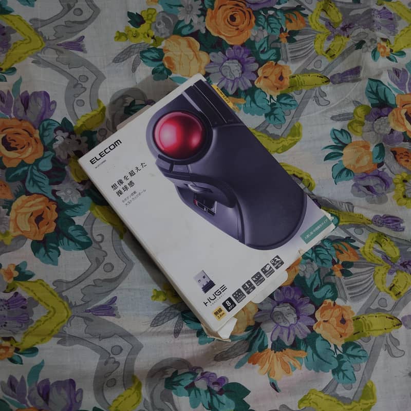Elecom Huge - Trackball Mouse 0