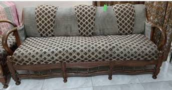 Urgent sale 5 seater fancy sofa set.