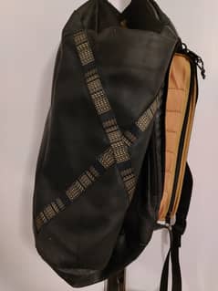 Sixty Duffel Cat Backpack 39L capacity