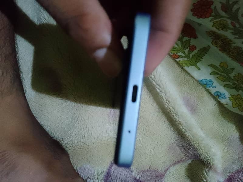 Redmi A3 new phone few days used with box 2
