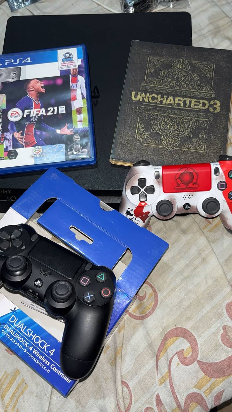 ps4 slim with 3 controllers 0