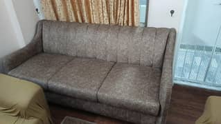 7 seater very slightly used sofa set for sell