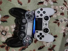 2 original ps4 controllers