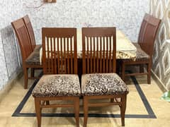 Dinning table and Chairs for sale, 6 Chairs hain