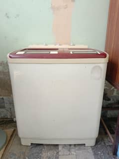 A washer and dryer combined machine