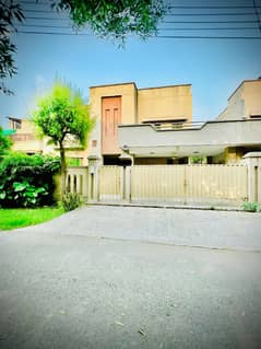 Facing Park 12 Marla 04 Bedroom House is available for Rent in Sector-A, Askari-11, Lahore