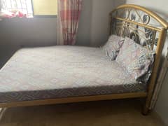 queen size bed