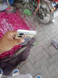 vivo y35 80k ka Liya tha all ok no any fault box charger available