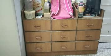 ya preloved draws wali table hy