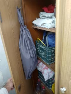 2 door almari in good condition bhari wood ma