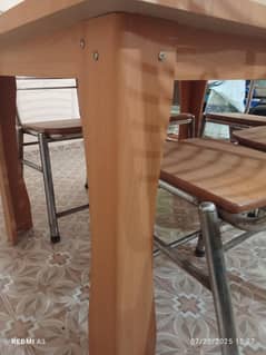 dinning table condition 10 by 9 urgent sale