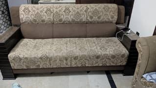 ak 3 setter hai or 2 single seeter or sath center table hai