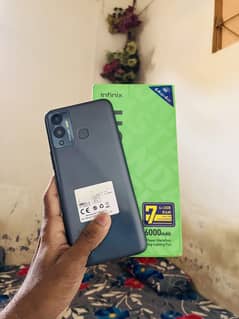 Infinix hot 12 play 4/64 with box