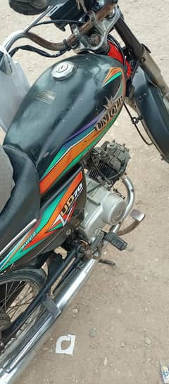 Bike ma koi kam nhi hai sealed Engine hai 1st owner