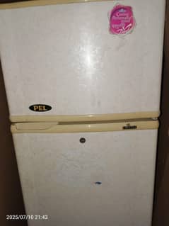 PEL fridge medium size in good working condition
