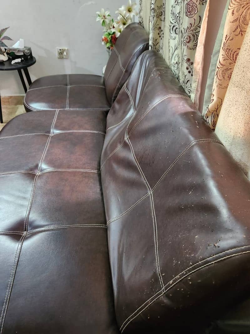 2 Sofa Sets 1 center Table 1