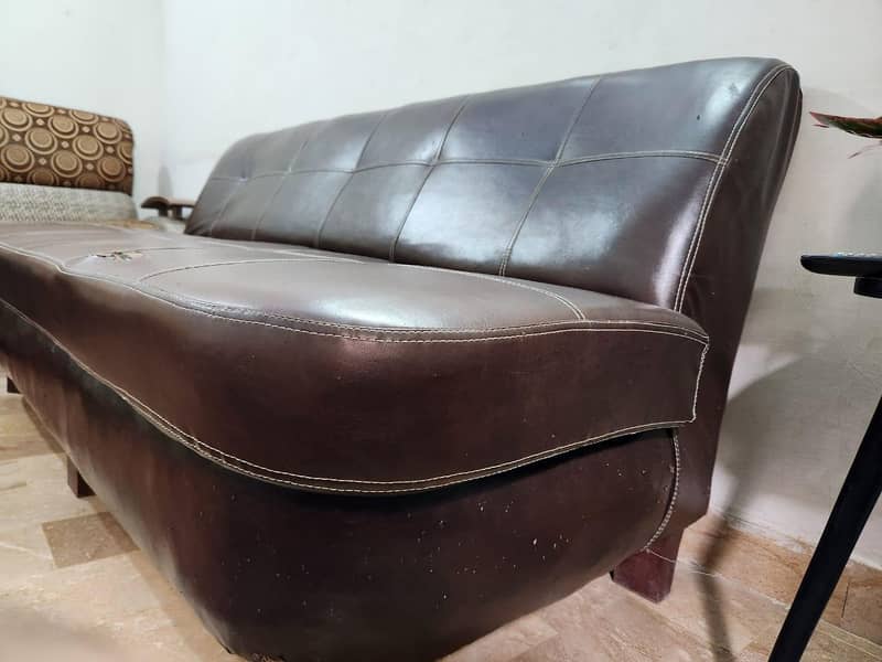2 Sofa Sets 1 center Table 2
