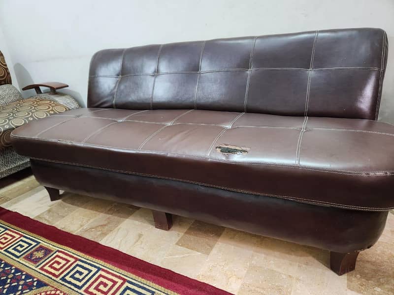 2 Sofa Sets 1 center Table 5