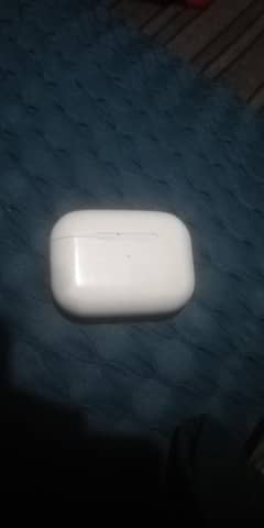 sirf aik airbuds istemal hota ha