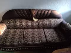 3 + 1 + 1 sofa set in Good Condition