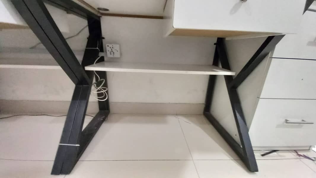 10 WorkStation/Computer Table with Lockers (6 Free 3 Blue Drawer set) 1