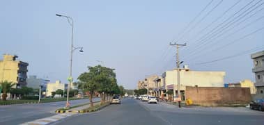 Prime Location 10 Marla Plot For Sale In D Block, Central Park Lahore