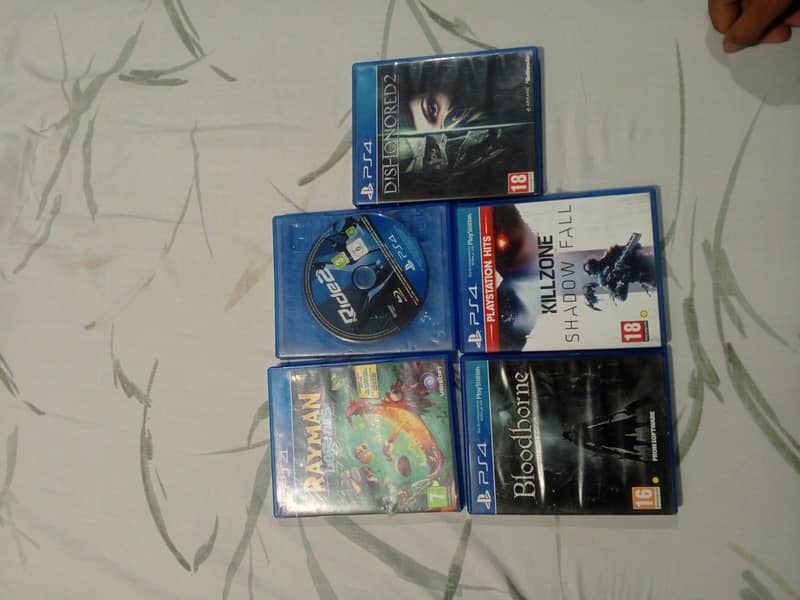 ps4 fat 5 DVDs two original controllers with ps plus extra one year 5