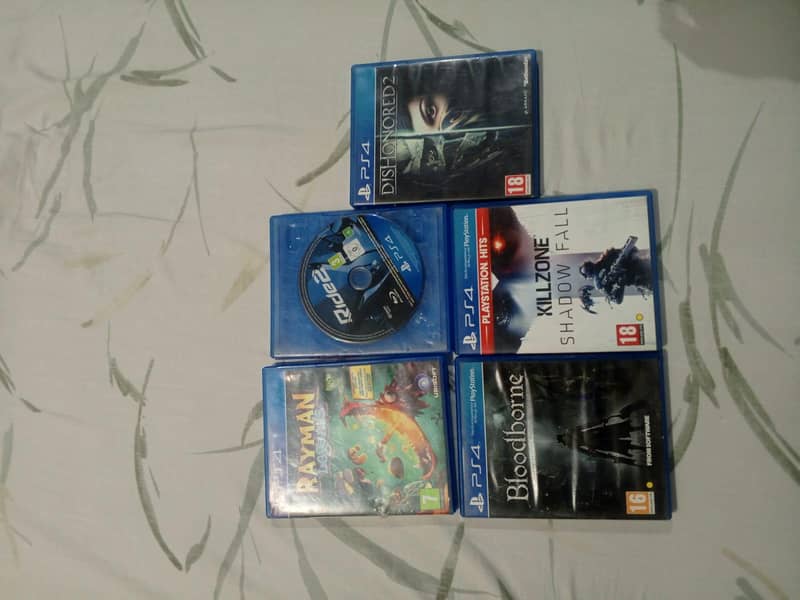 ps4 fat 5 DVDs two original controllers with ps plus extra one year 6