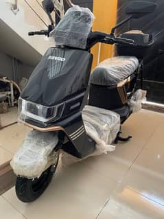 REVOO ELECTRIC MOTORCYCLE