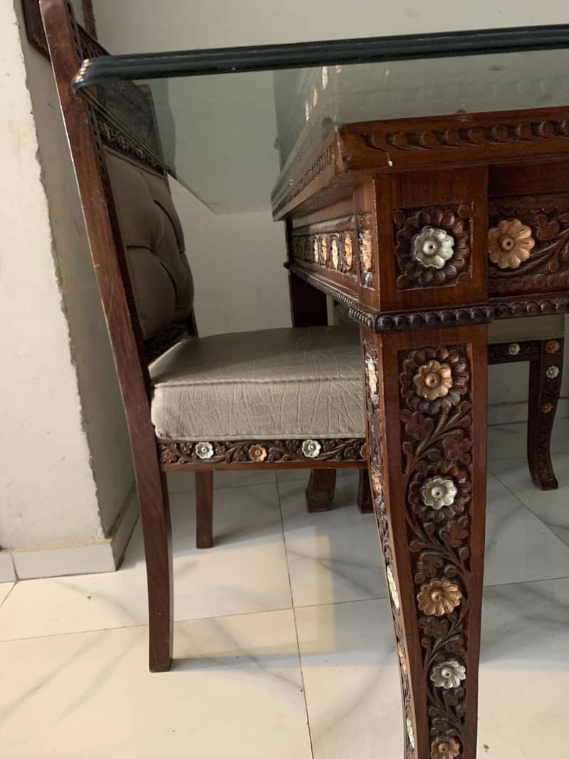 Dinning table 8 seater new condition 1