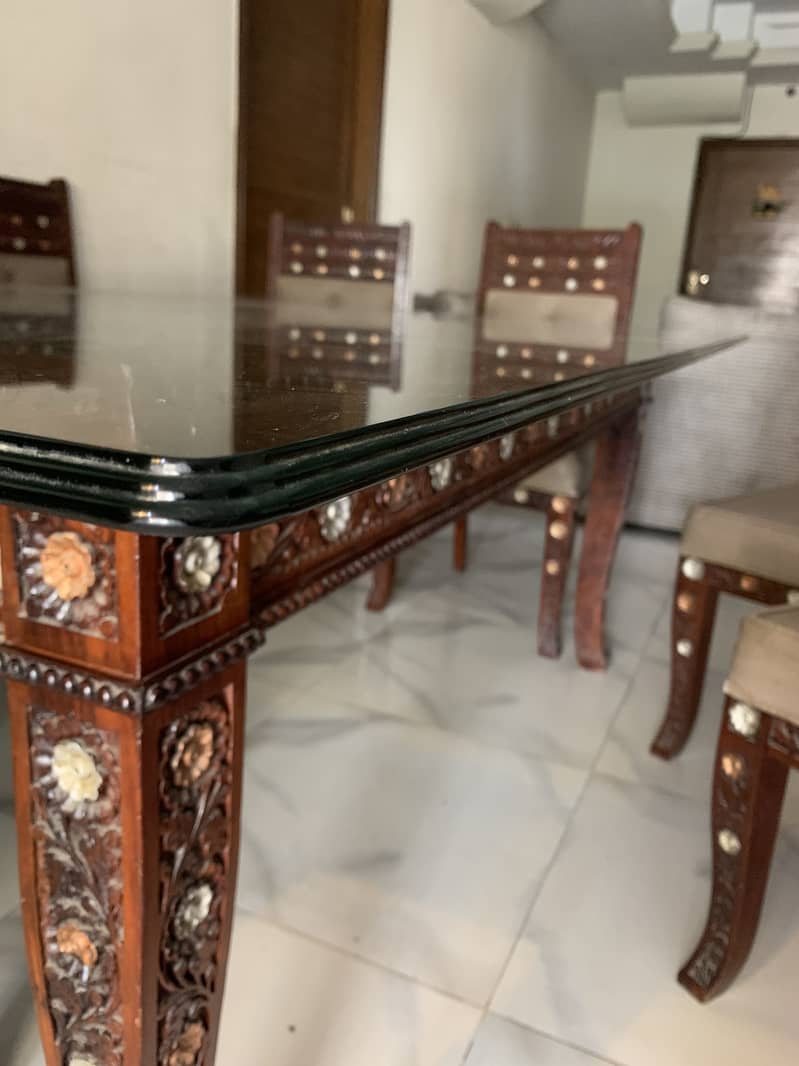 Dinning table 8 seater new condition 3