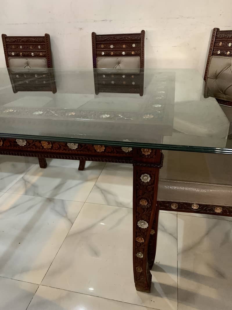 Dinning table 8 seater new condition 4