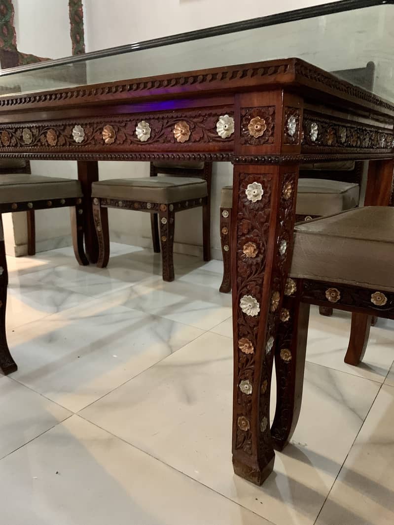 Dinning table 8 seater new condition 5