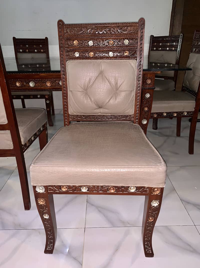 Dinning table 8 seater new condition 7