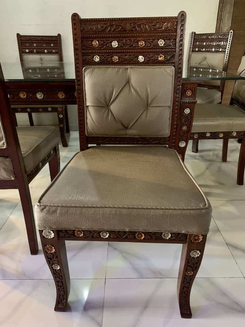 Dinning table 8 seater new condition 8