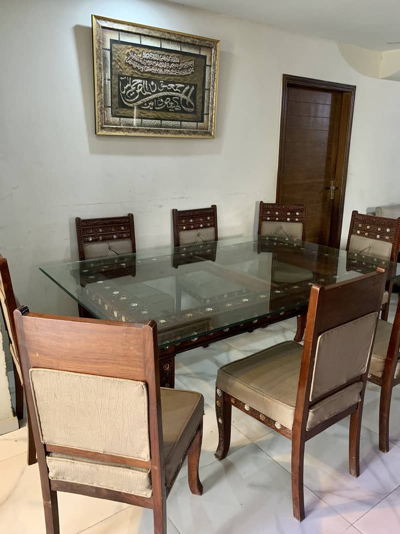 Dinning table 8 seater new condition 9