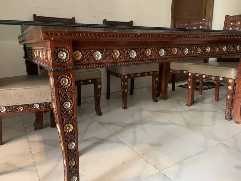 Dinning table 8 seater new condition 11